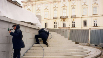 Montáž pomníku TGM na Hradčanském náměstí, Praha